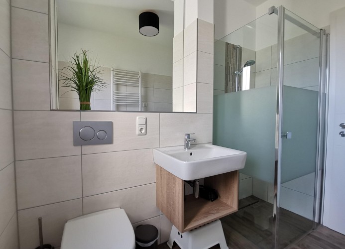 Badezimmer mit Dusche/WC
