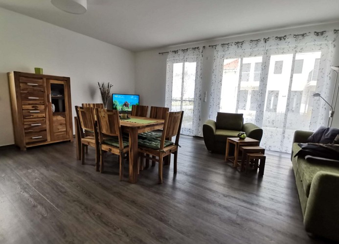 Wohnzimmer mit Essbereich