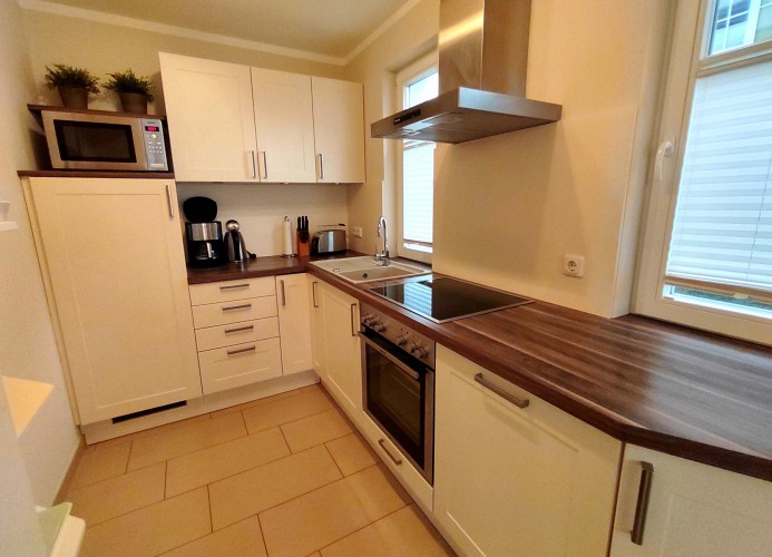 sehr gut ausgestattete Küche